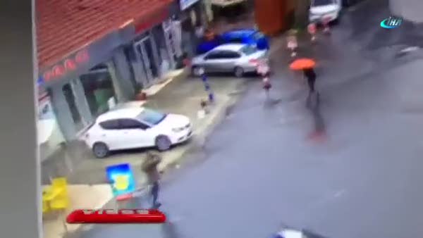 Çevik Kuvvet Şube Müdürlüğü'ne saldırı anı kamerada