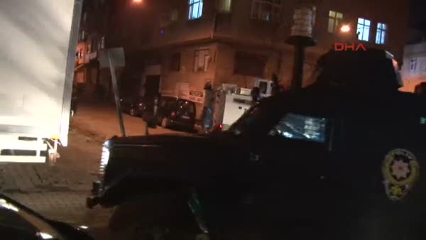 İstanbul'da polis aracına silahlı saldırı