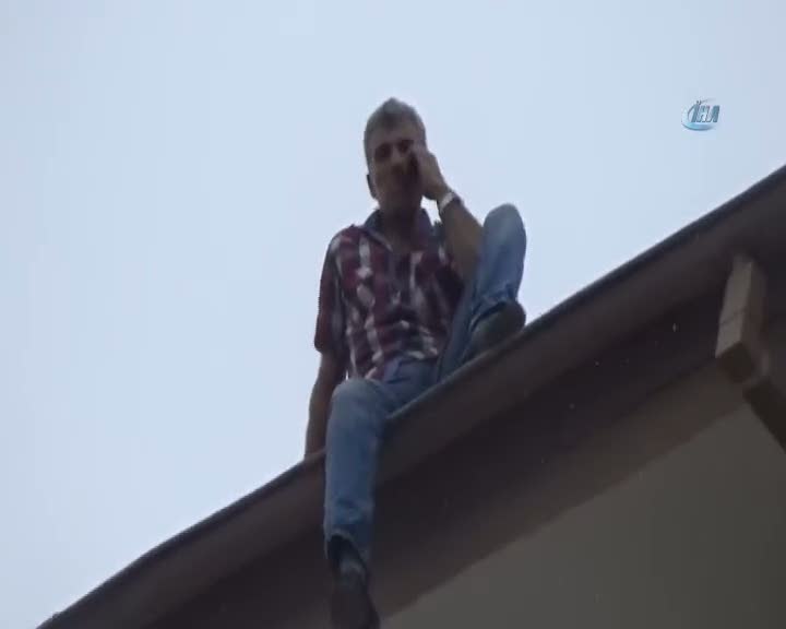 İntihar için dama çıkıp itfaiyeyi aradı