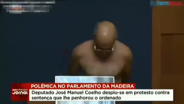 Portekizli vekil parlamentoda soyundu