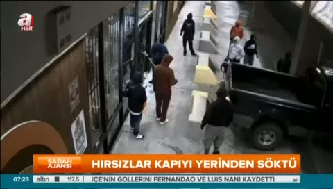 Silah dükkanını yağmaladılar