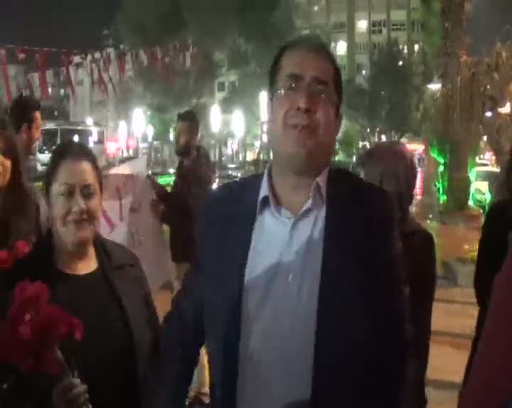 Sürpriz evlenme teklifi şaşırttı!