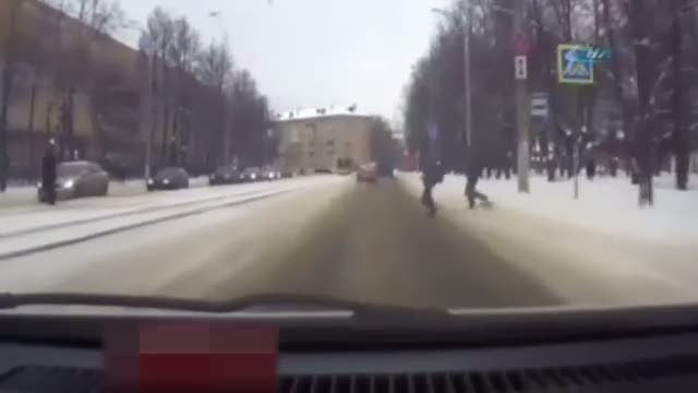 Polis küçük çocuğun hayatını böyle kurtardı