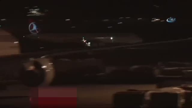 Yıldırım çarpan 3 uçak İstanbul'a geri döndü