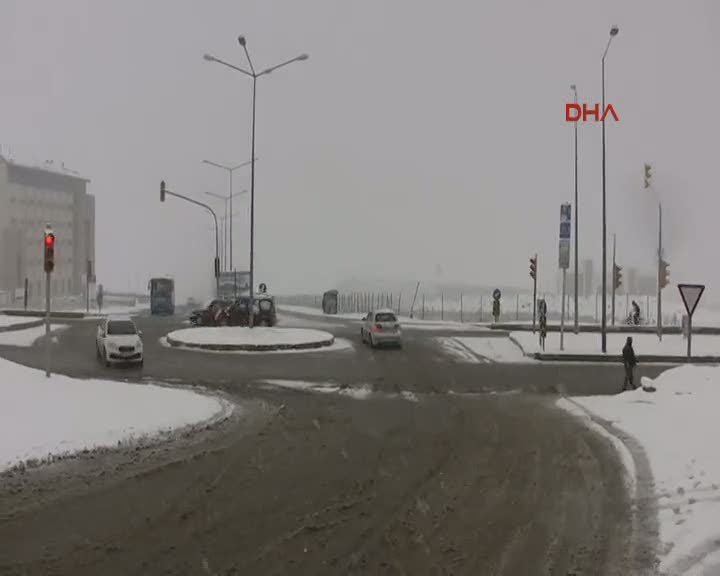 Erzurum’da kar yağışı etkili oldu