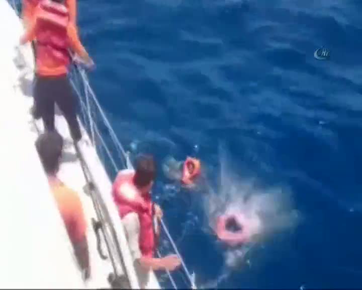 Ege'de mülteci faciası: 18 ölü