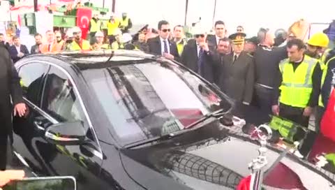 Köprüden geçen ilk araç