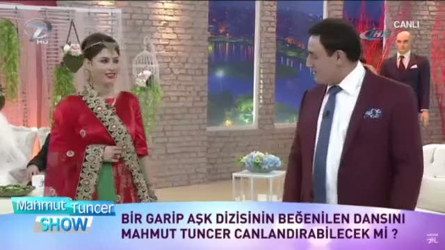 Mahmut Tuncer partneriyle Hint dansı yaptı!