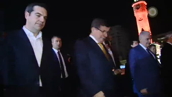 Başbakan Davutoğlu ve Yunan Mevkidaşı Çipras Konak Meydanı'nı gezdi