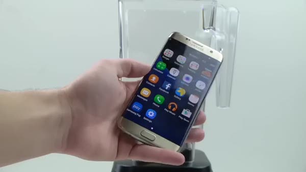 Samsung Galaxy S7 Edge'i mikserin içine attılar