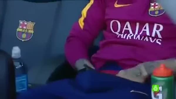 Barcelona'nın oyuncusu Dani Alves'ten anormal hareketler!