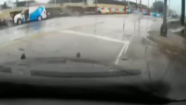 Tren otobüsü böyle biçti!