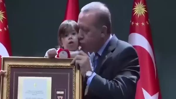 1 yaşındaki Mustafa'ya Devlet Övünç Madalyası
