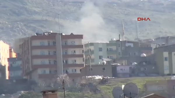 Şırnak'ta bomba tuzaklı barikatlar imha ediliyor