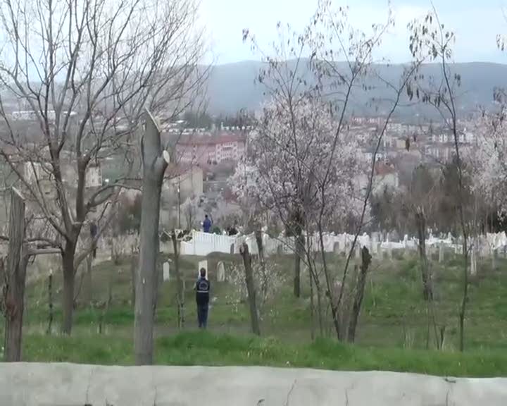 Yaşlı adam antika silahla intihar etti!