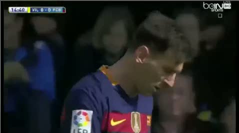 Messi kadın taraftarın elini kırdı