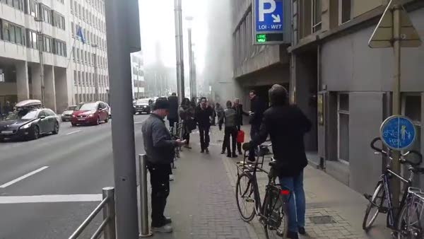 Brüksel'de metrodaki patlama amatör kamerada
