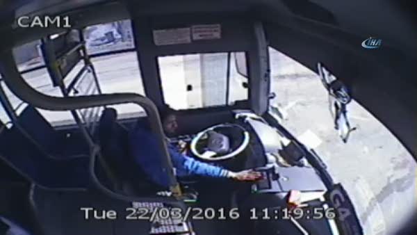 Askeri· aracın otobüse çarpma anı kamerada