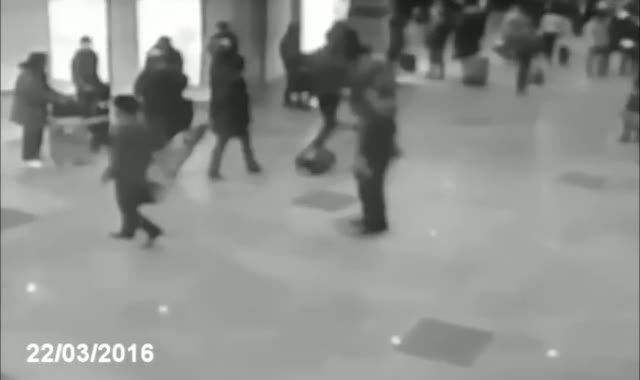 Brüksel'deki patlama güvenlik kamerasında