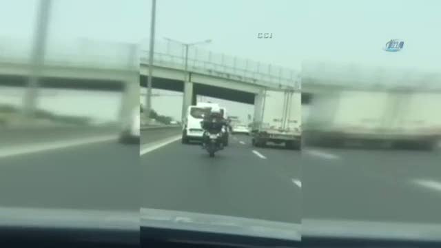 Otoyolda tehlikeli şov!