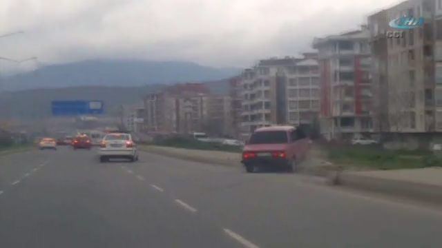 Polisten kaçarken kaza yaptılar