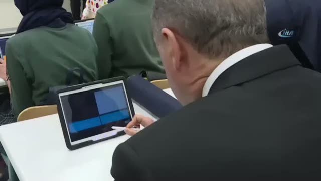 Cumhurbaşkanı Erdoğan öğrencilerle ders dinledi