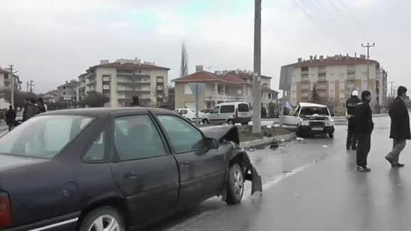 Konya'da otomobiller çarpıştı: 6 yaralı
