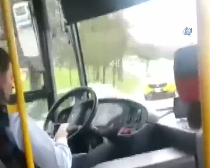 Otobüs kullanırken internete giren sürücü