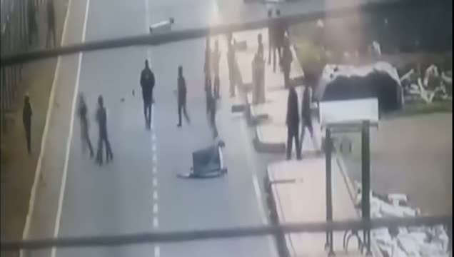 PKK için eylem yapan torununu döve döve eve götürdü