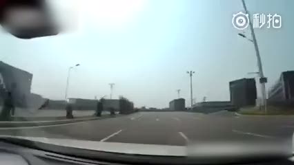 50 ton çakıl taşının altında can verdiler