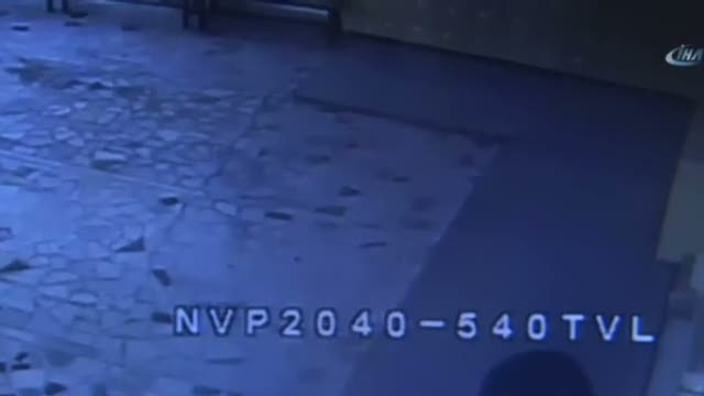 Önce namaz kıldı sonra yardım kasasını çaldı