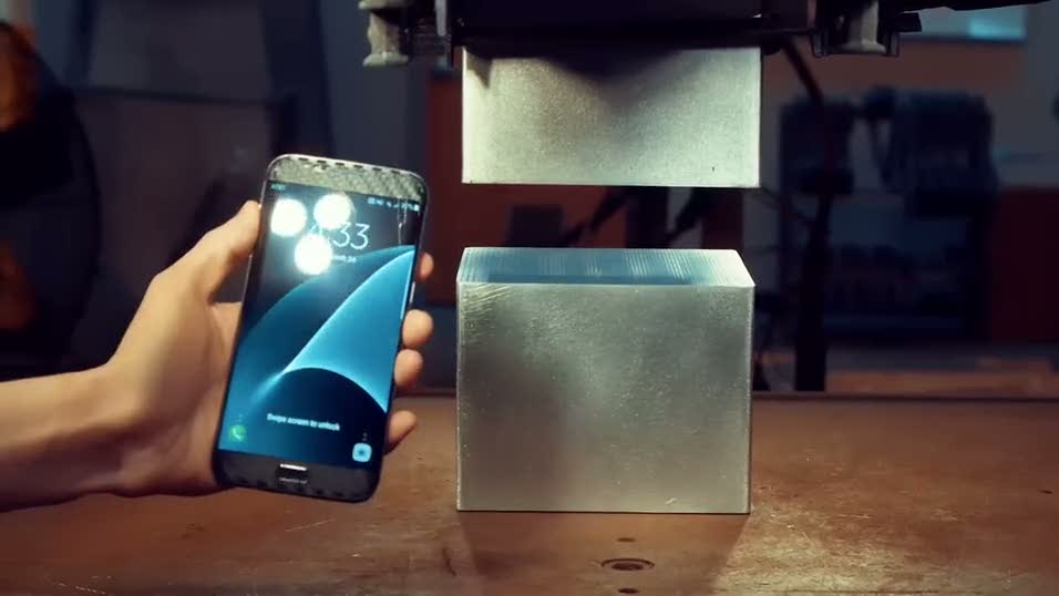 Galaxy S7 Edge'yi preslediler!