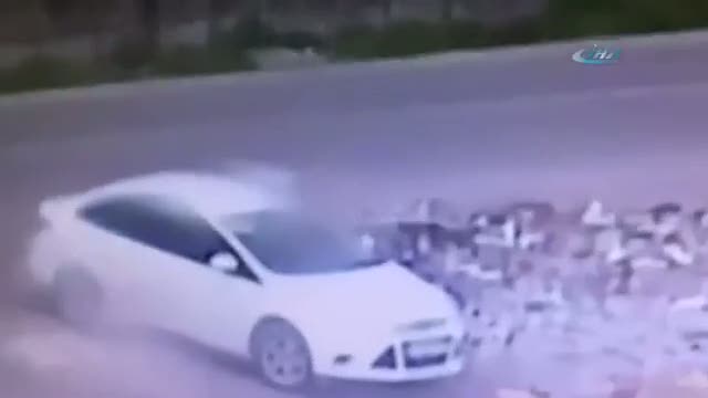 Bombalı araç patlama bölgesine böyle bırakılmış