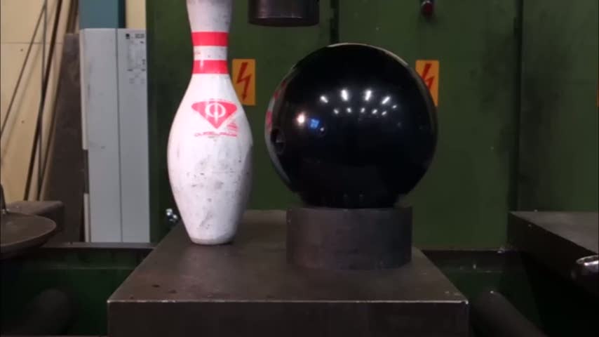Bowling topu ve lobut press makinesine sokulursa