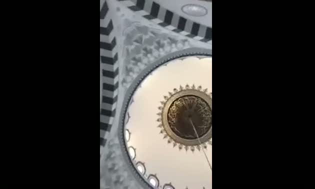 Cumhurbaşkanı Erdoğan açılışını yaptığı camide Kur'an okudu