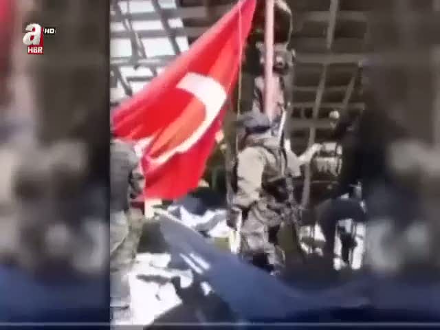 Özel Harekat Yüksekova'da marş okudu, tekbirler getirdi