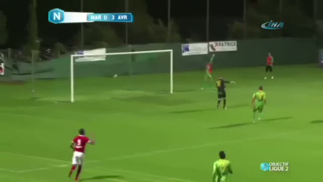 Çaresiz kaleci muhteşem aşırtma topuk golüne baka kaldı!