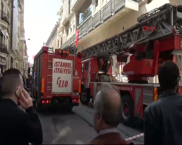 İstiklal Caddesi'nde intihar gerginliği