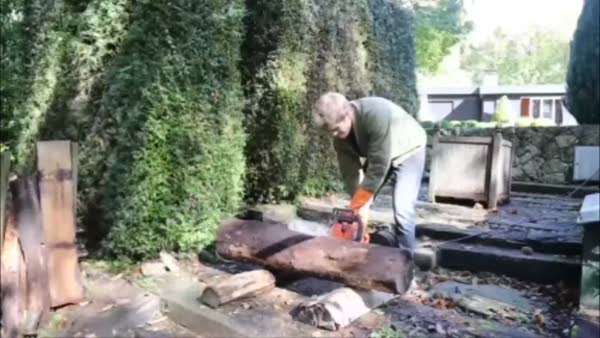 İsveç ateşi yöntemiyle ağaç kütüğünde nasıl mangal yakılır?