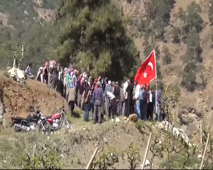 24 saatte 300 evlenme teklifi aldılar