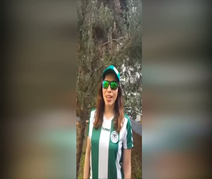 Burcu Güneş Konyaspor için marş seslendirdi