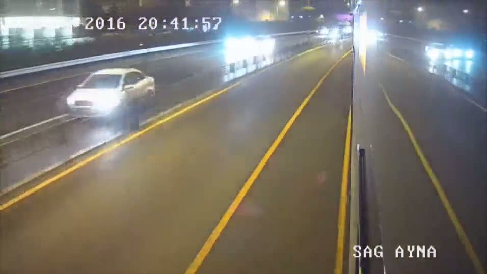 Metrobüs yolunda kaza