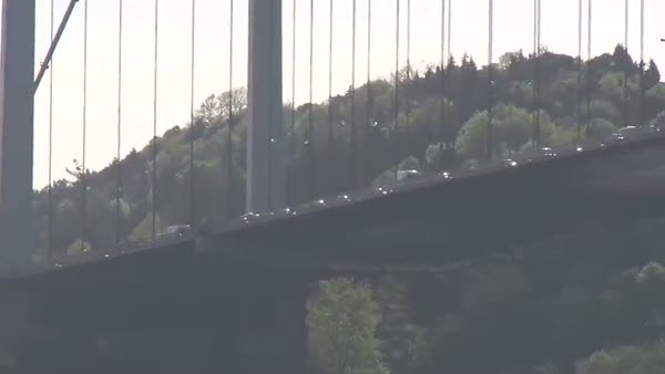 İntihar girişimi İstanbul trafiğini felç etti