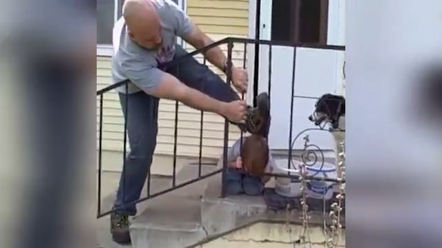 Küçük çocuk kendini mucize yöntemle kurtardı