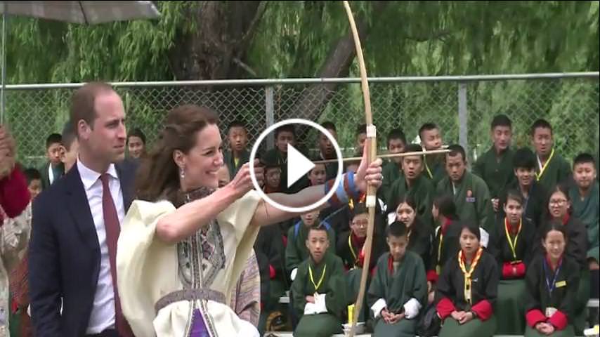 Prens William ve Prenses Kate Bhutan ziyaretinde yay kullanıp ok attı!