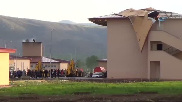 Amasya’da cezaevinin çatısı uçtu: 26 yaralı