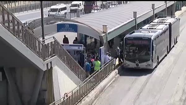 İstanbul Avcılar metrobüs durağındaki şüpheli paket kırık termos çıktı!
