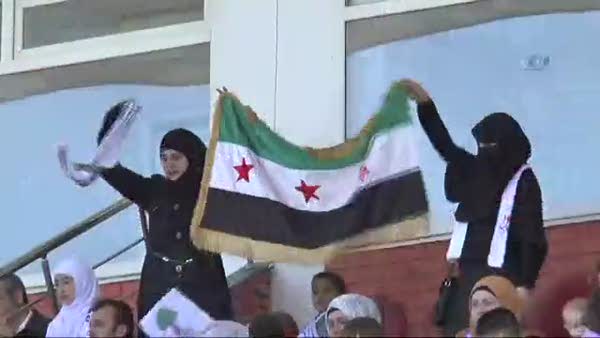 Suriye karmasıyla kardeşlik maçı: Bakan da forma giydi