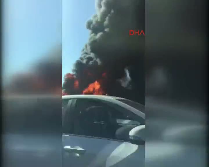 Topkapı'da metrobüs yangını!