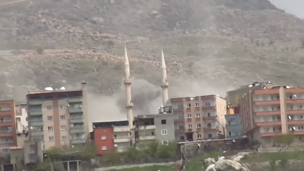PKK karargahları yaylım ateşi altında: Kaçış yok !